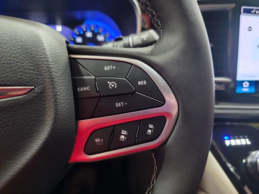 Used 2024 Chrysler Pacifica Limited image 27