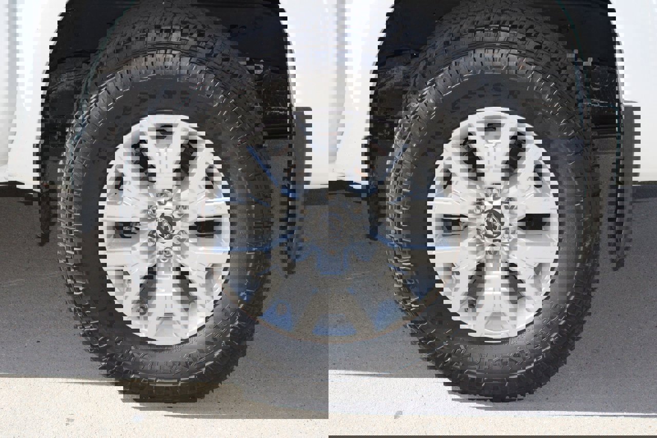 Used 2023 Nissan Frontier SV image 26