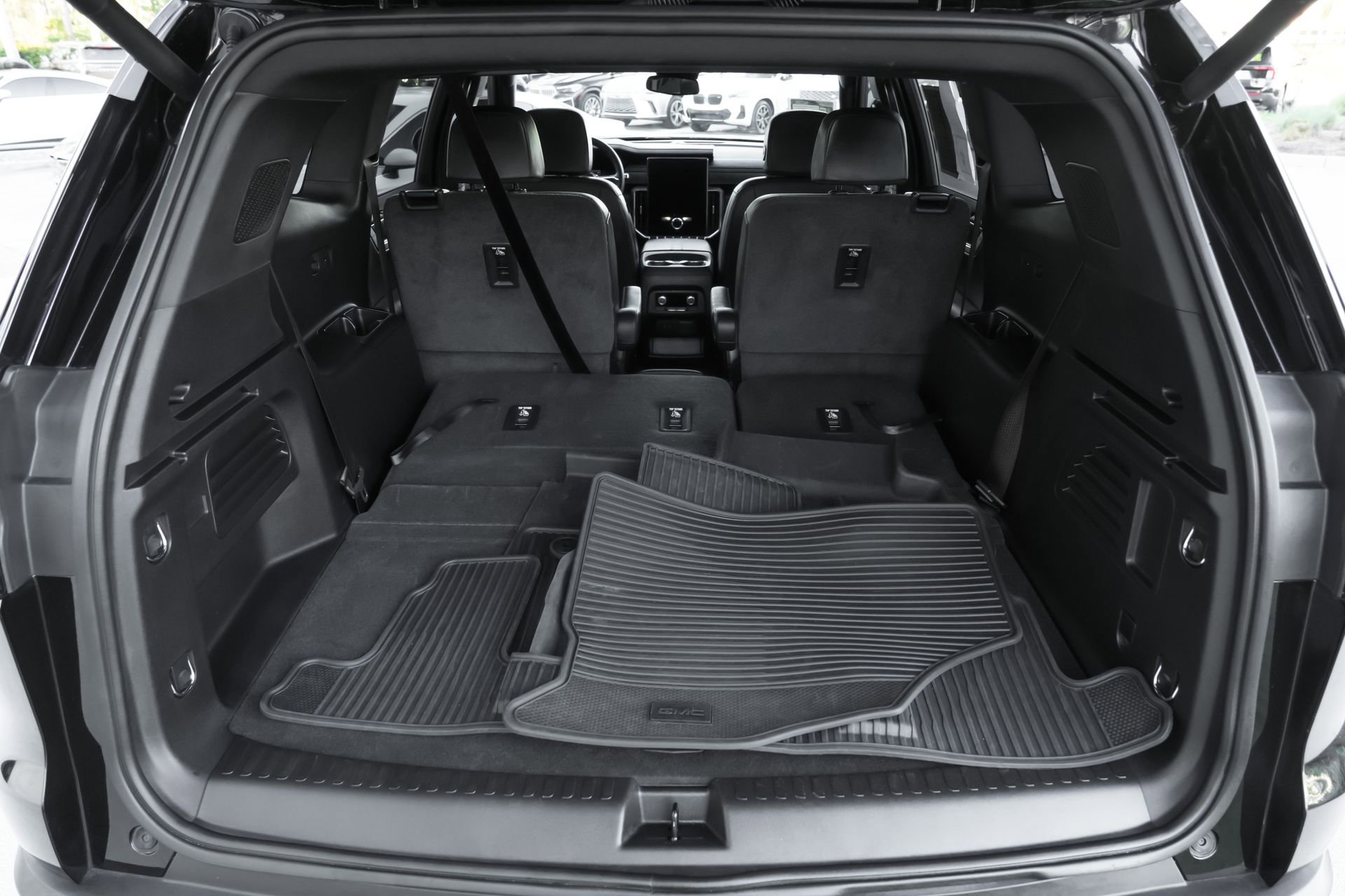 Used 2024 GMC Acadia Elevation image 42