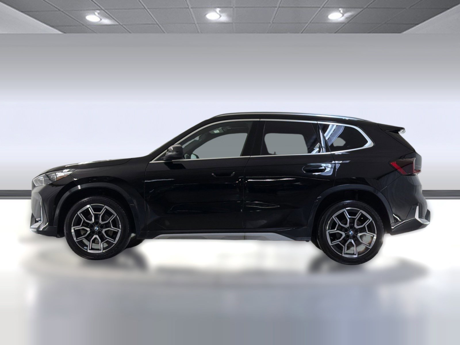 Used 2025 BMW X1 xDrive28i w/ Convenience Package AWD/4WD image 2