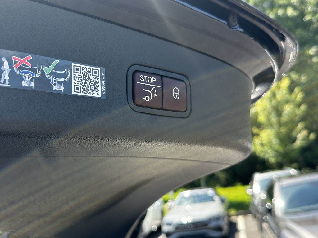 Certified 2025 Mercedes-Benz GLC 350e 4MATIC w/ Driver Assistance Package image 22