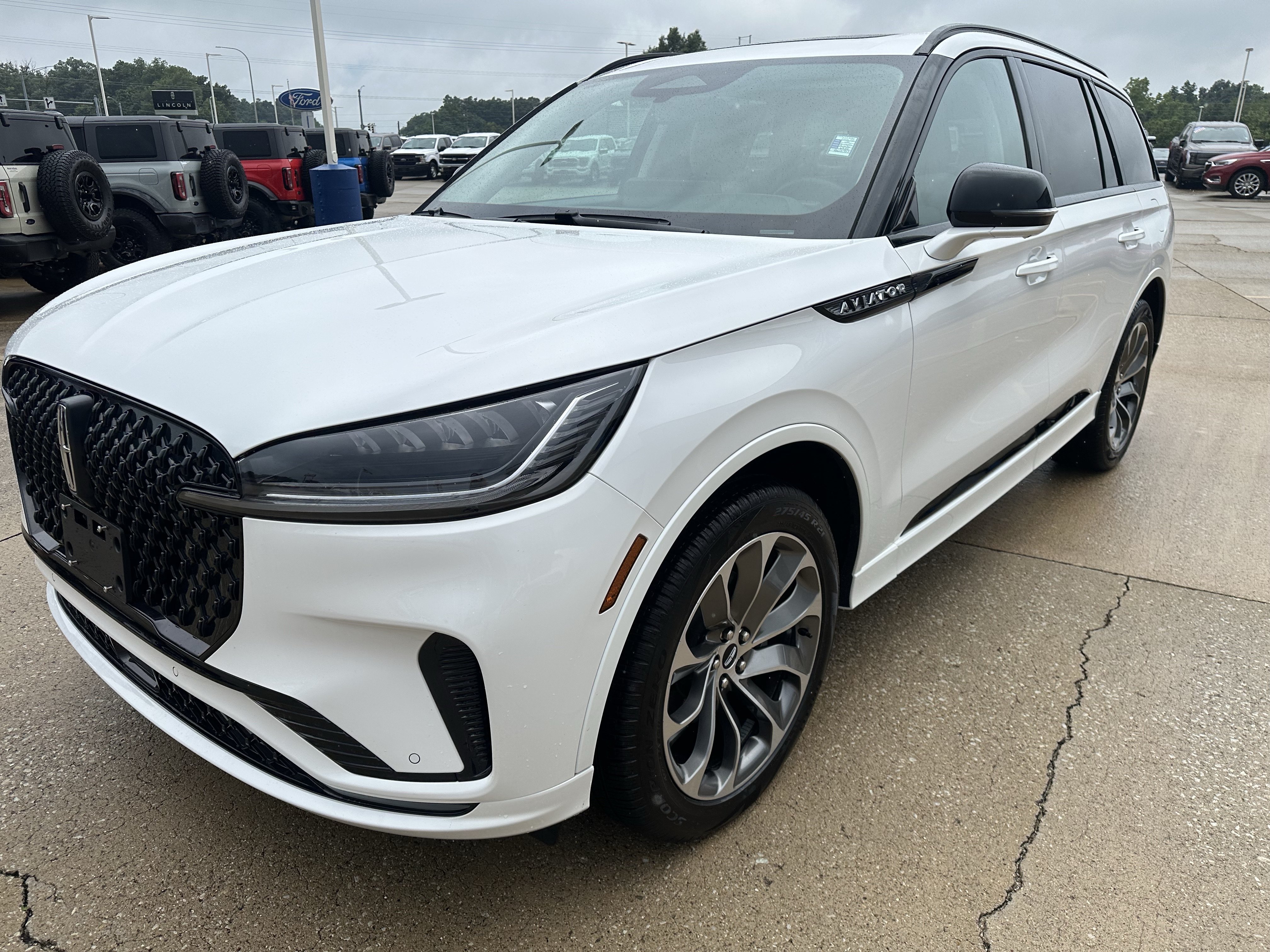Used 2026 Lincoln Aviator AWD w/ Jet Appearance Package image 19