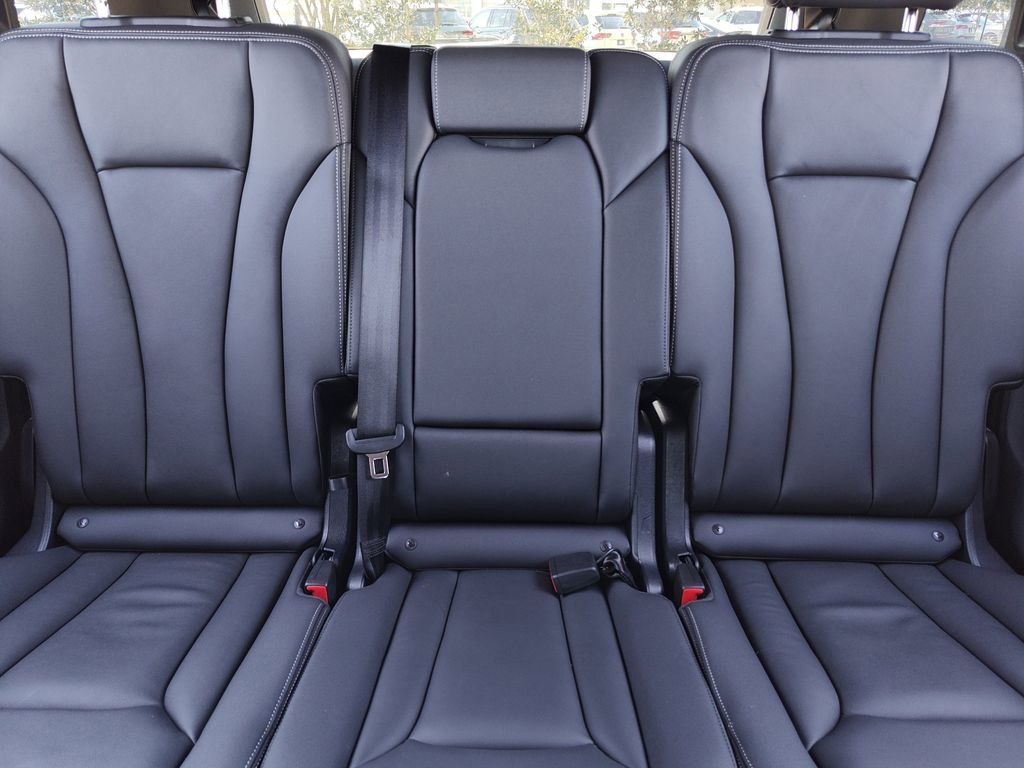 Certified 2025 Audi Q7 2.0T Premium w/ Convenience Package image 38