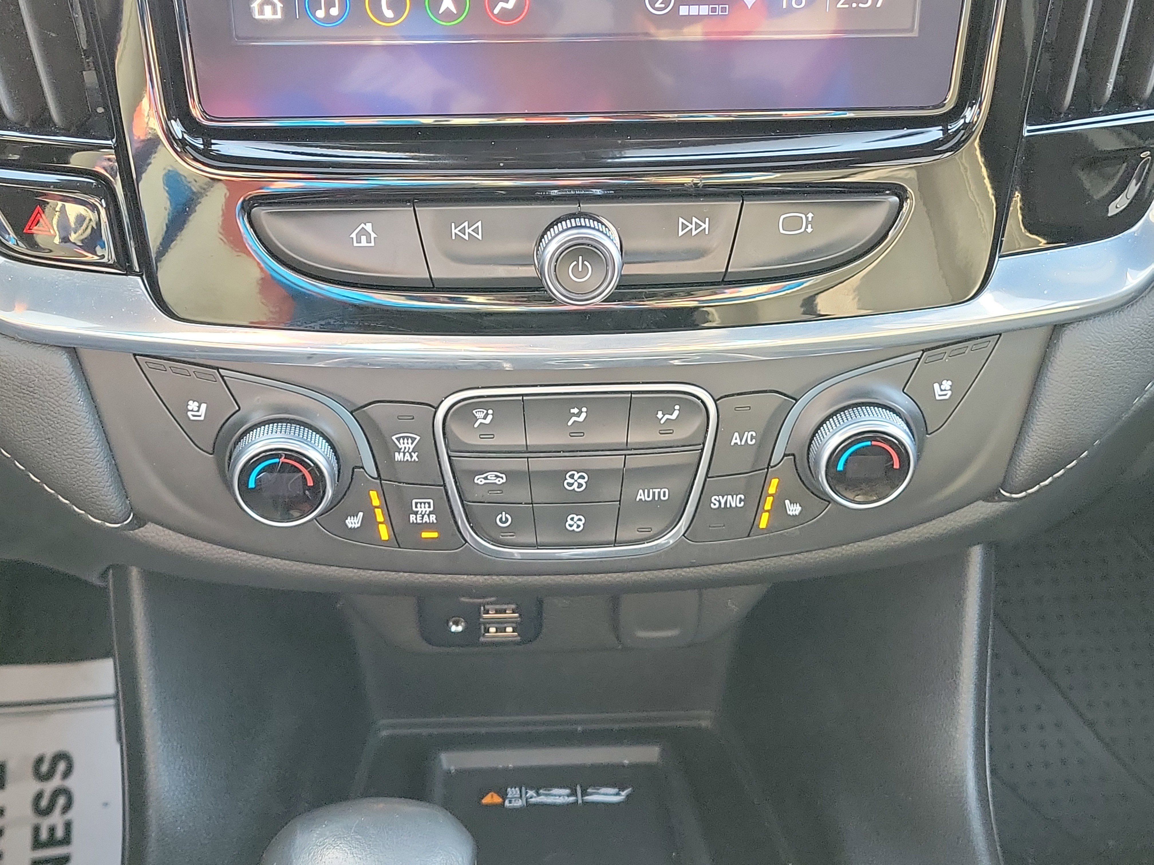 Used 2022 Chevrolet Traverse Premier w/ LPO, Floor Liner Package image 28