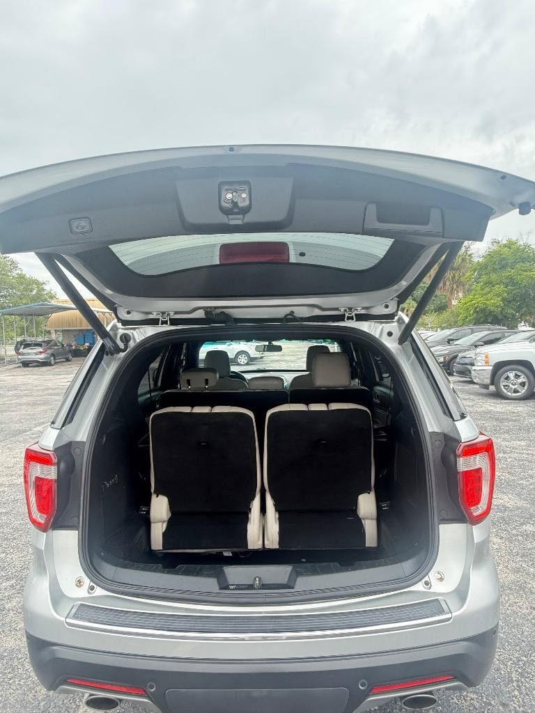 Used 2019 Ford Explorer Limited w/ Class III Trailer Tow Package FWD image 9
