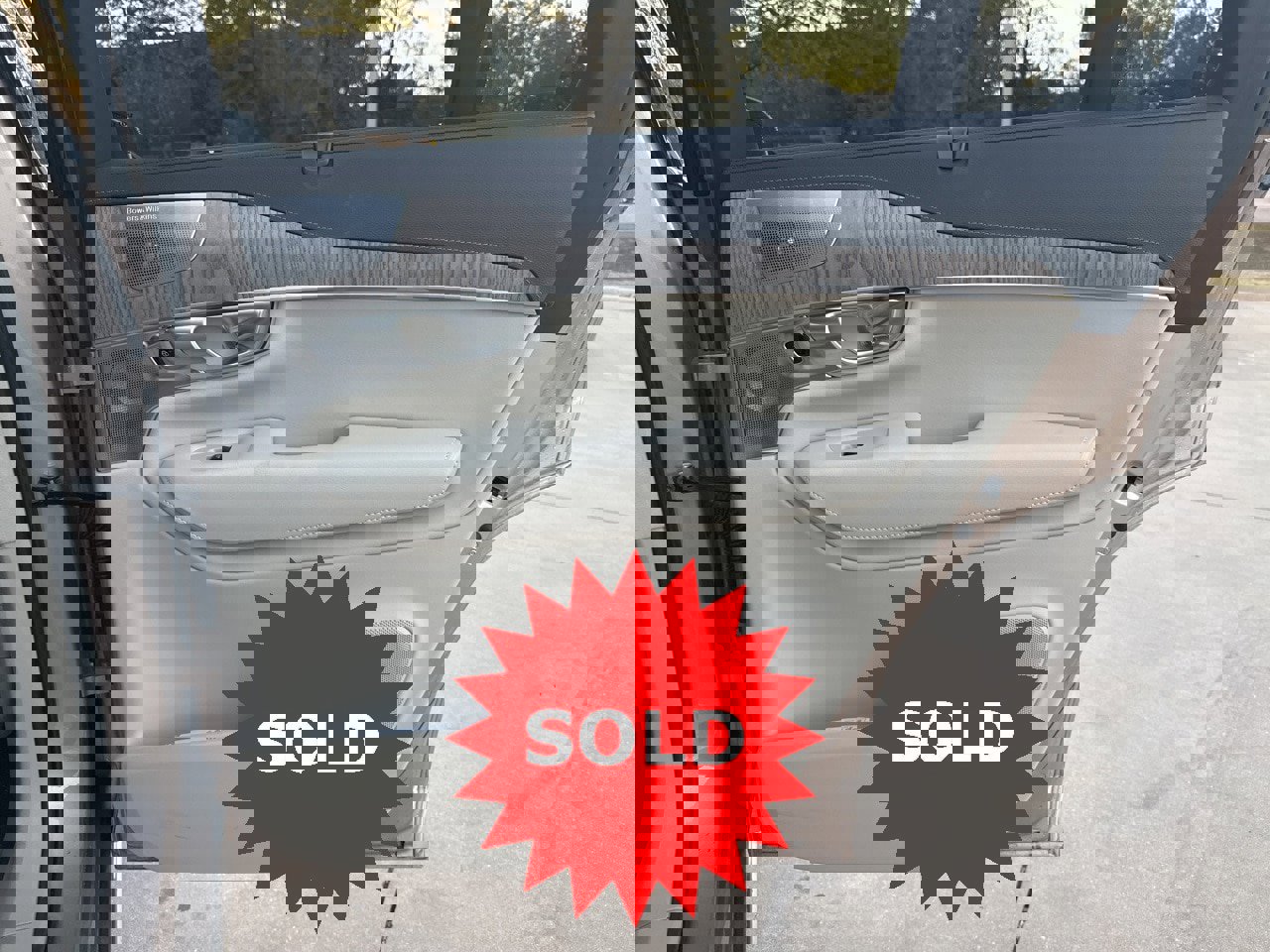 Certified 2023 Volvo XC90 B6 Ultimate w/ Lounge Package image 16