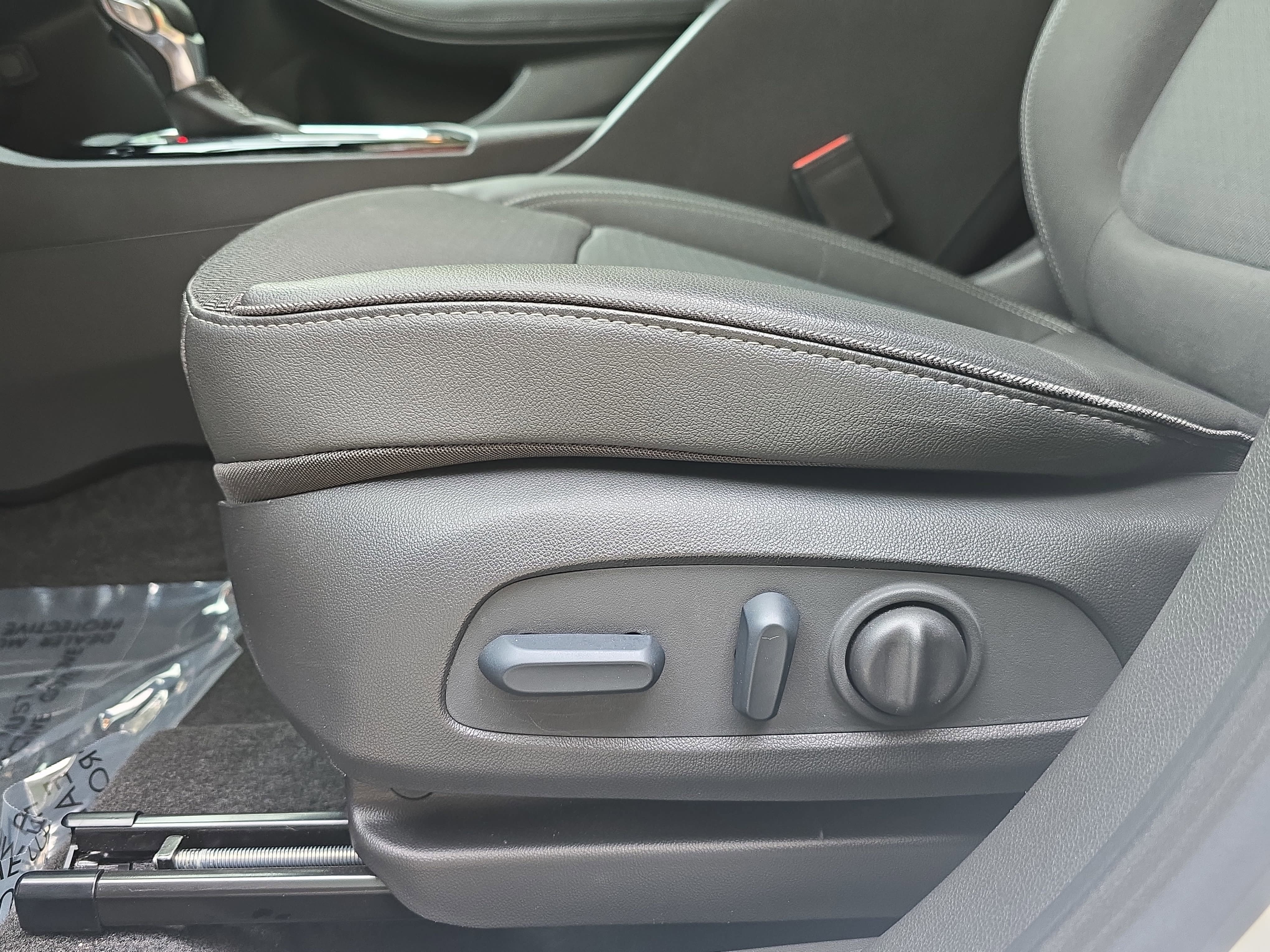 Used 2023 Buick Encore GX Select w/ Sport Touring Package FWD image 28