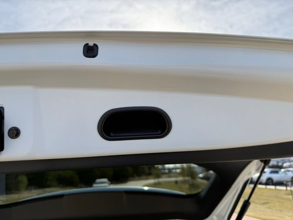 Used 2023 Toyota Corolla Cross XLE image 27