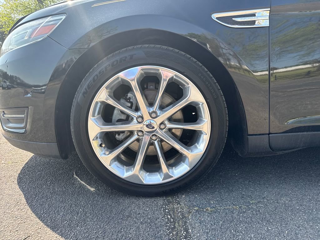 Used 2013 Ford Taurus Limited image 24