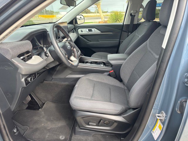 Used 2025 Ford Explorer Active image 5