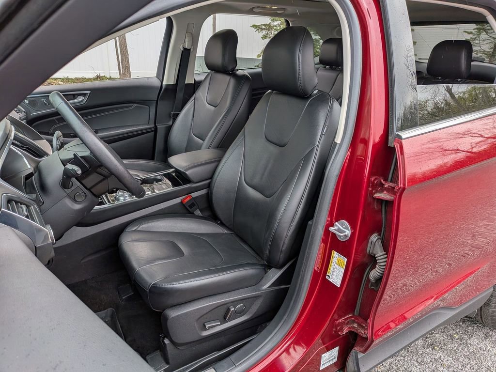 Used 2019 Ford Edge Titanium w/ Cold Weather Package AWD/4WD image 8