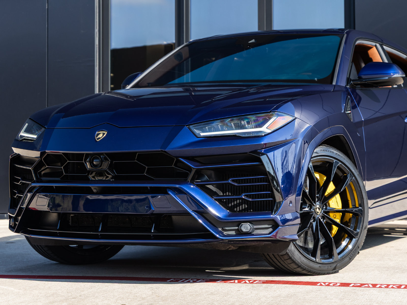 Used 2021 Lamborghini Urus AWD/4WD image 3