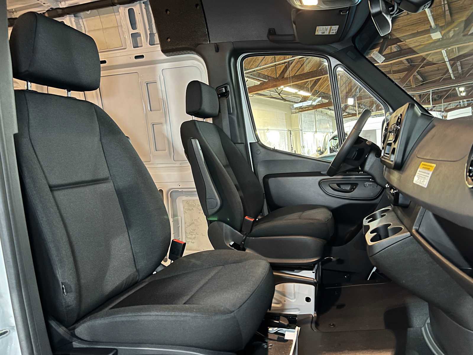 Used 2025 Mercedes-Benz Sprinter 2500 image 13