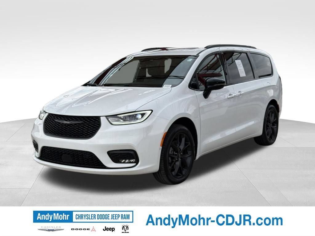 Used 2024 Chrysler Pacifica Limited w/ S Appearance Package AWD/4WD image 3