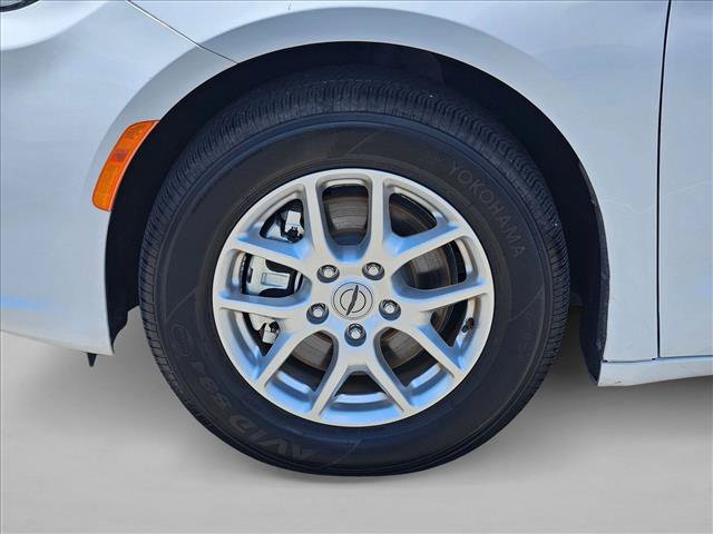 Used 2025 Chrysler Pacifica Select FWD image 21