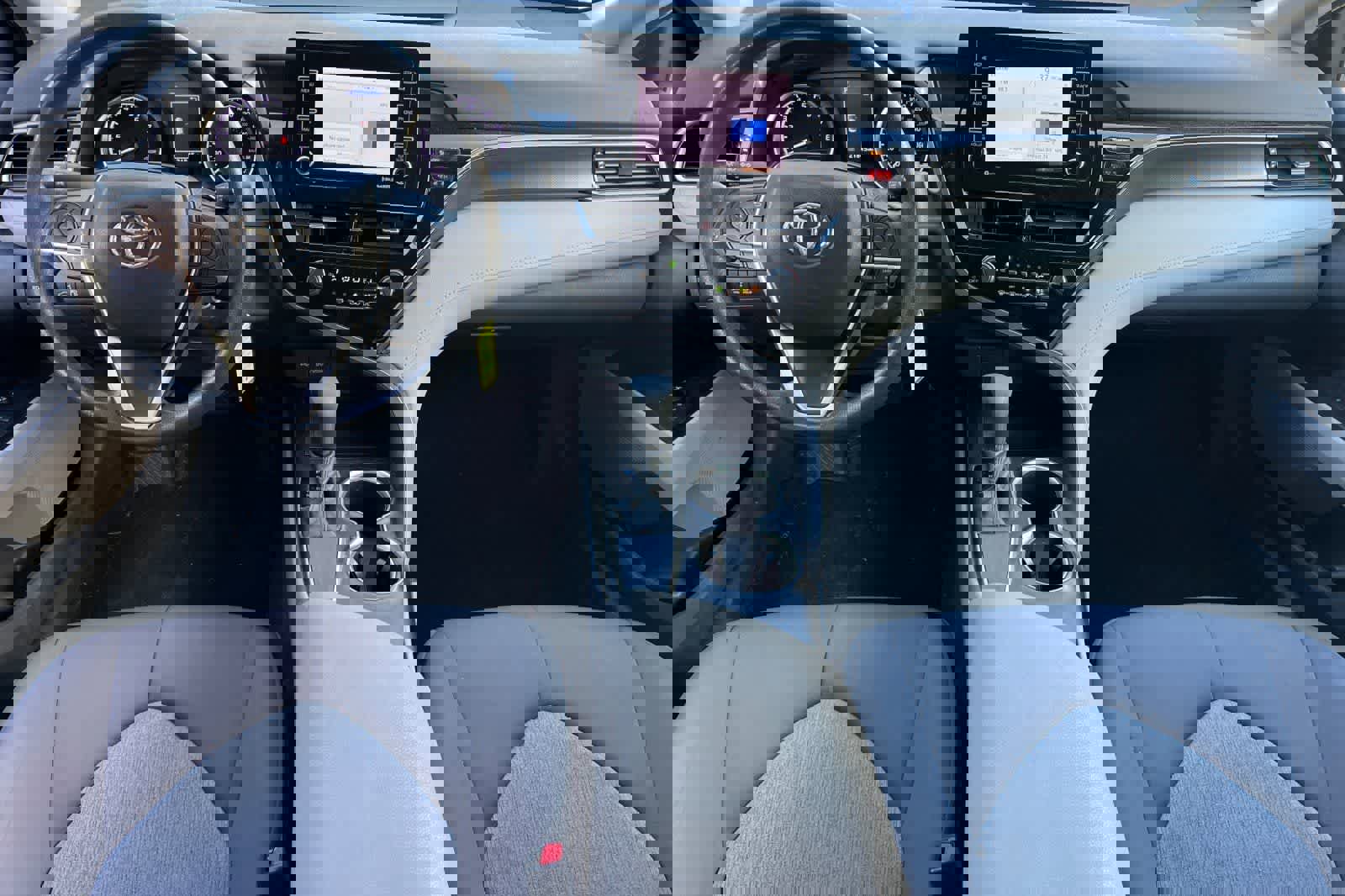 Used 2021 Toyota Camry LE image 4