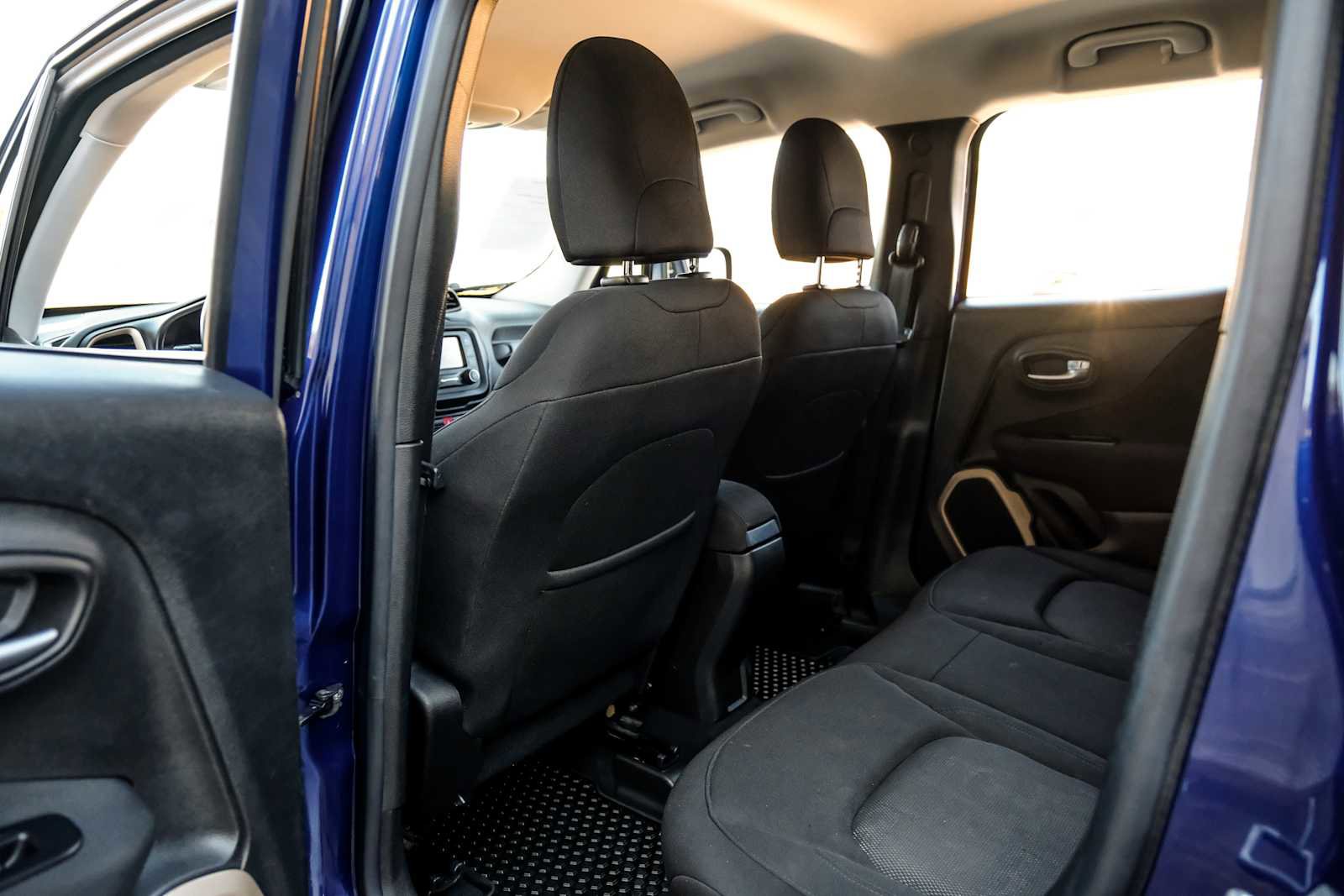 Used 2017 Jeep Renegade Latitude w/ Cold Weather Group image 34