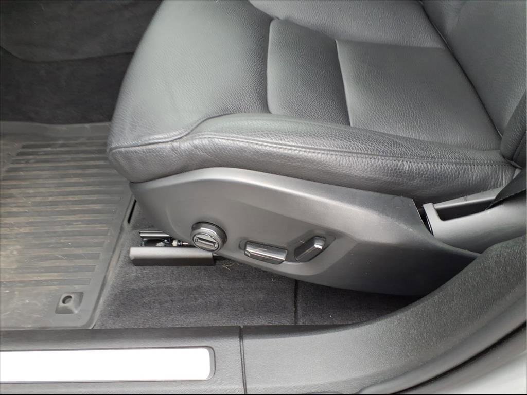 Used 2024 Volvo XC60 B5 Plus image 12