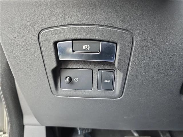 Used 2018 Land Rover Range Rover Velar S image 25