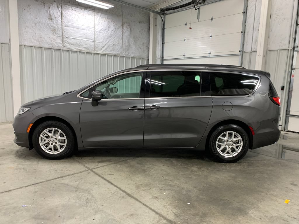 Used 2022 Chrysler Pacifica Touring-L FWD image 23