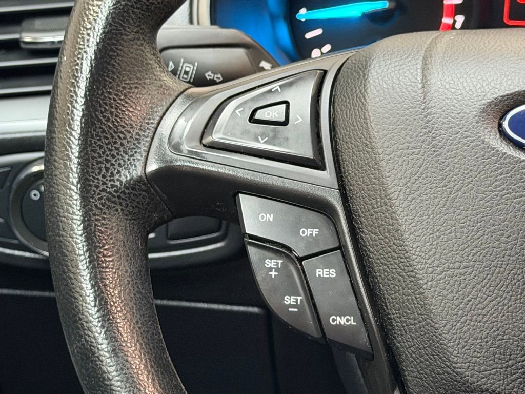 Used 2020 Ford Edge SE image 18