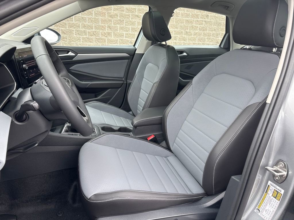 New 2026 Volkswagen Jetta SE FWD image 10