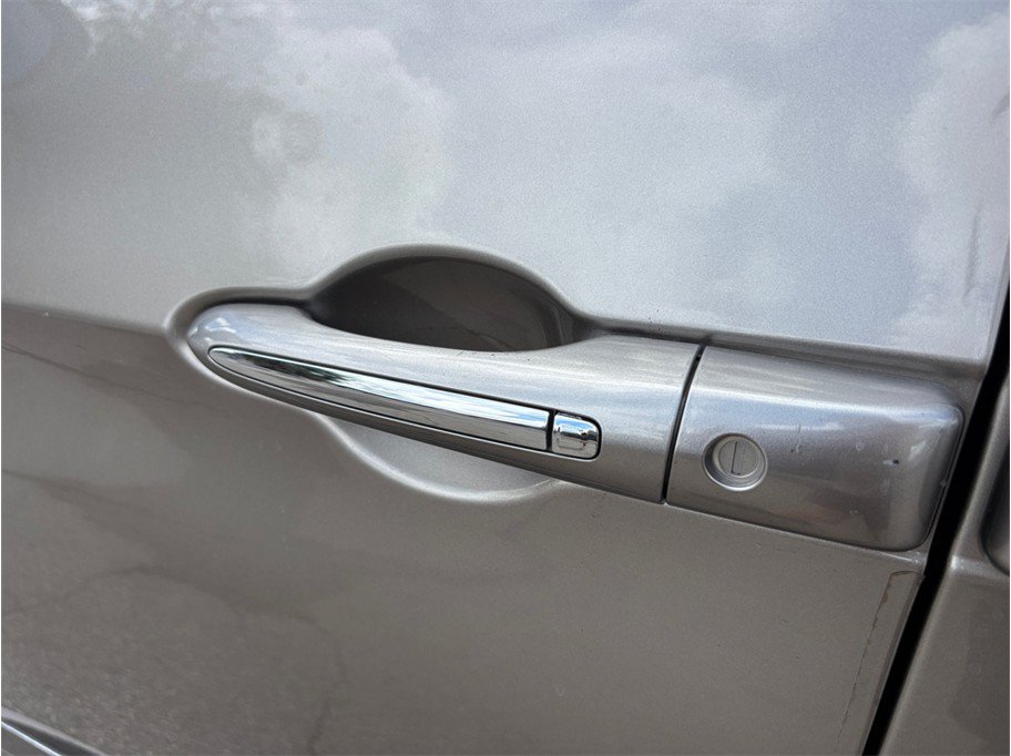 Used 2018 Chrysler Pacifica Touring-L FWD image 15