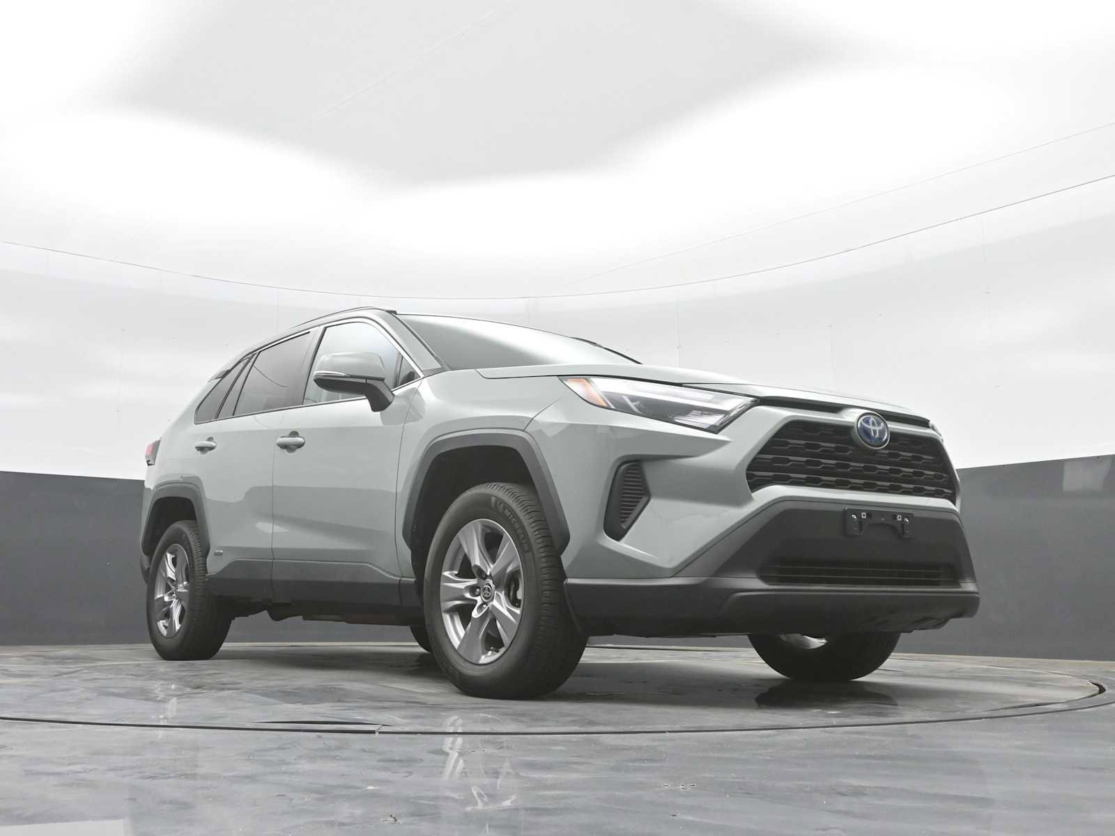Used 2022 Toyota RAV4 XLE w/ XLE Grade Weather Package AWD/4WD image 21