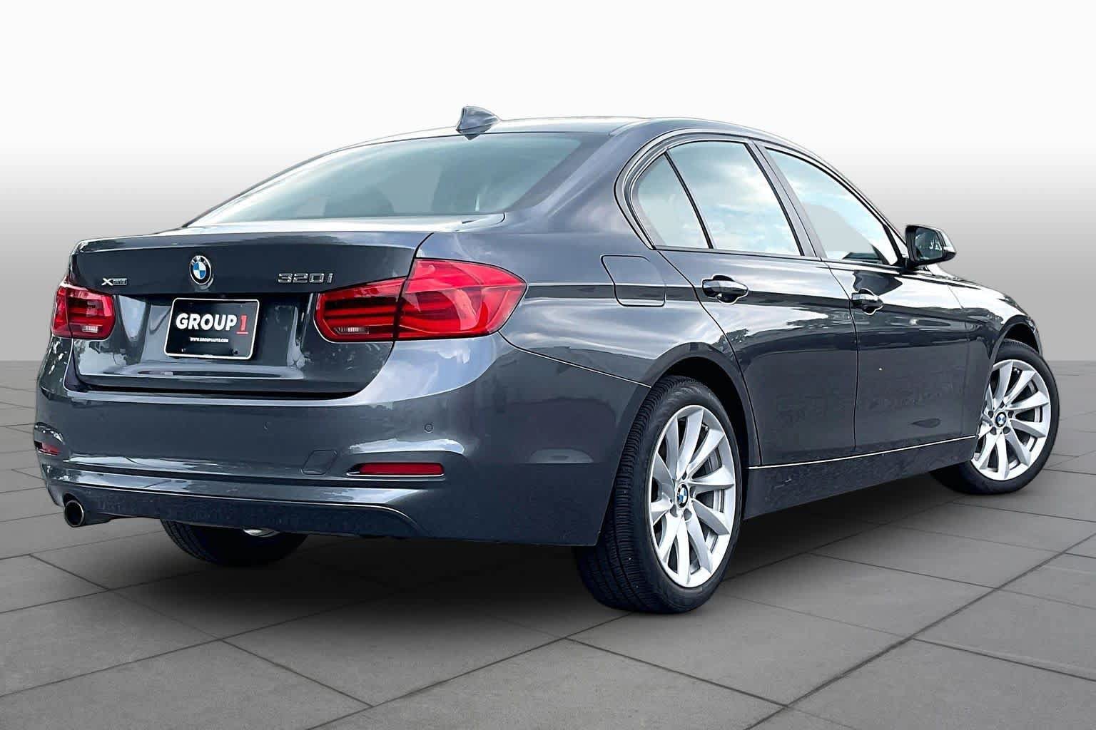 Used 2018 BMW 320i xDrive Sedan AWD/4WD image 12