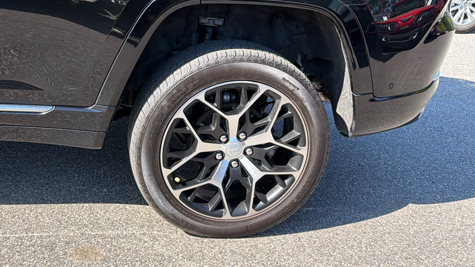 Used 2025 Jeep Grand Cherokee Summit AWD/4WD image 12