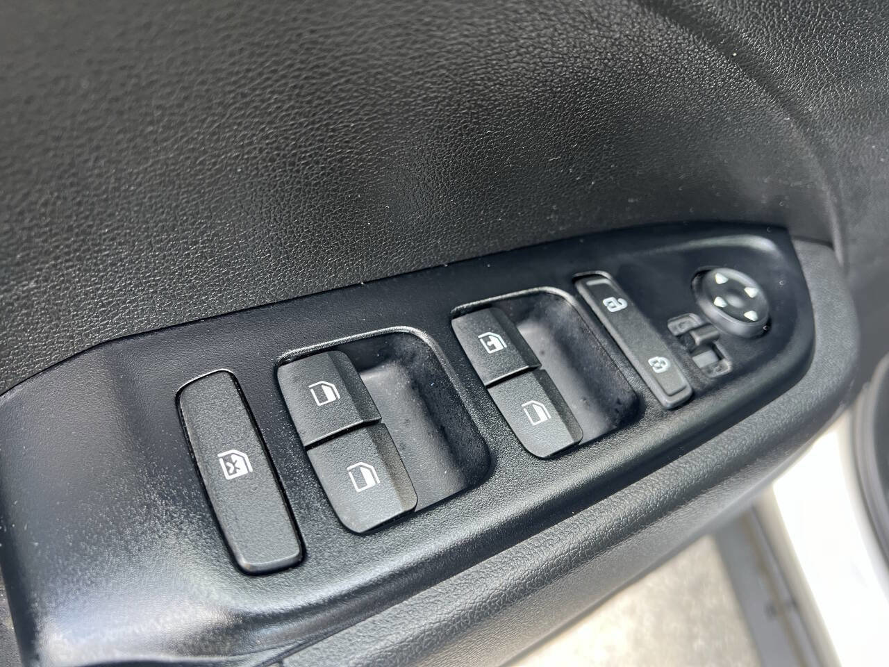 Used 2020 Hyundai Venue SE image 14