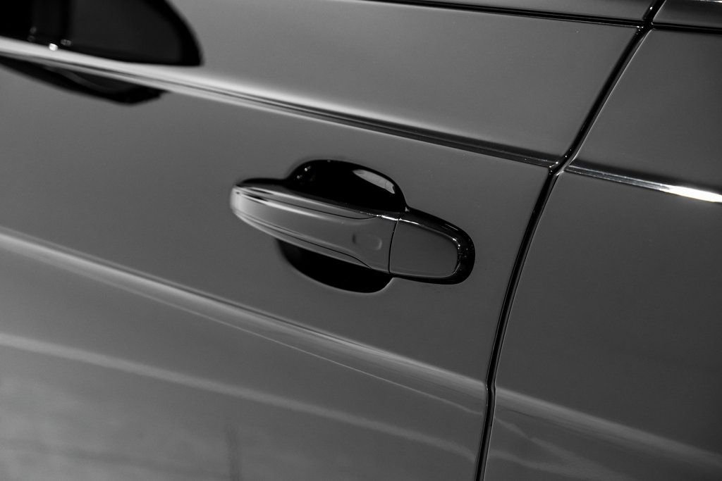 Used 2023 Bentley Bentayga image 45