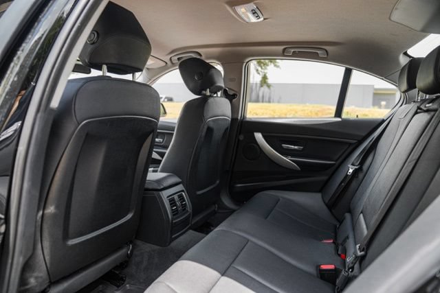 Used 2018 BMW 320i xDrive Sedan AWD/4WD image 38
