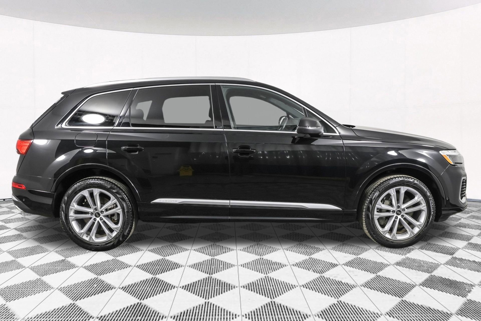 Used 2025 Audi Q7 2.0T Premium image 16