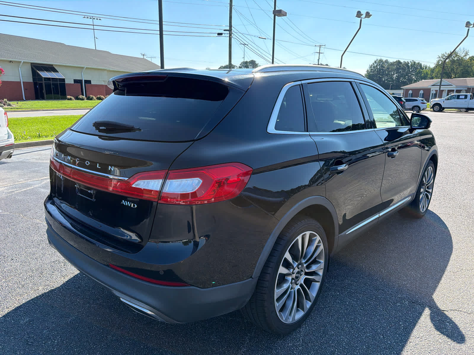 Used 2017 Lincoln MKX Reserve w/ Driver Assistance Package AWD/4WD image 3