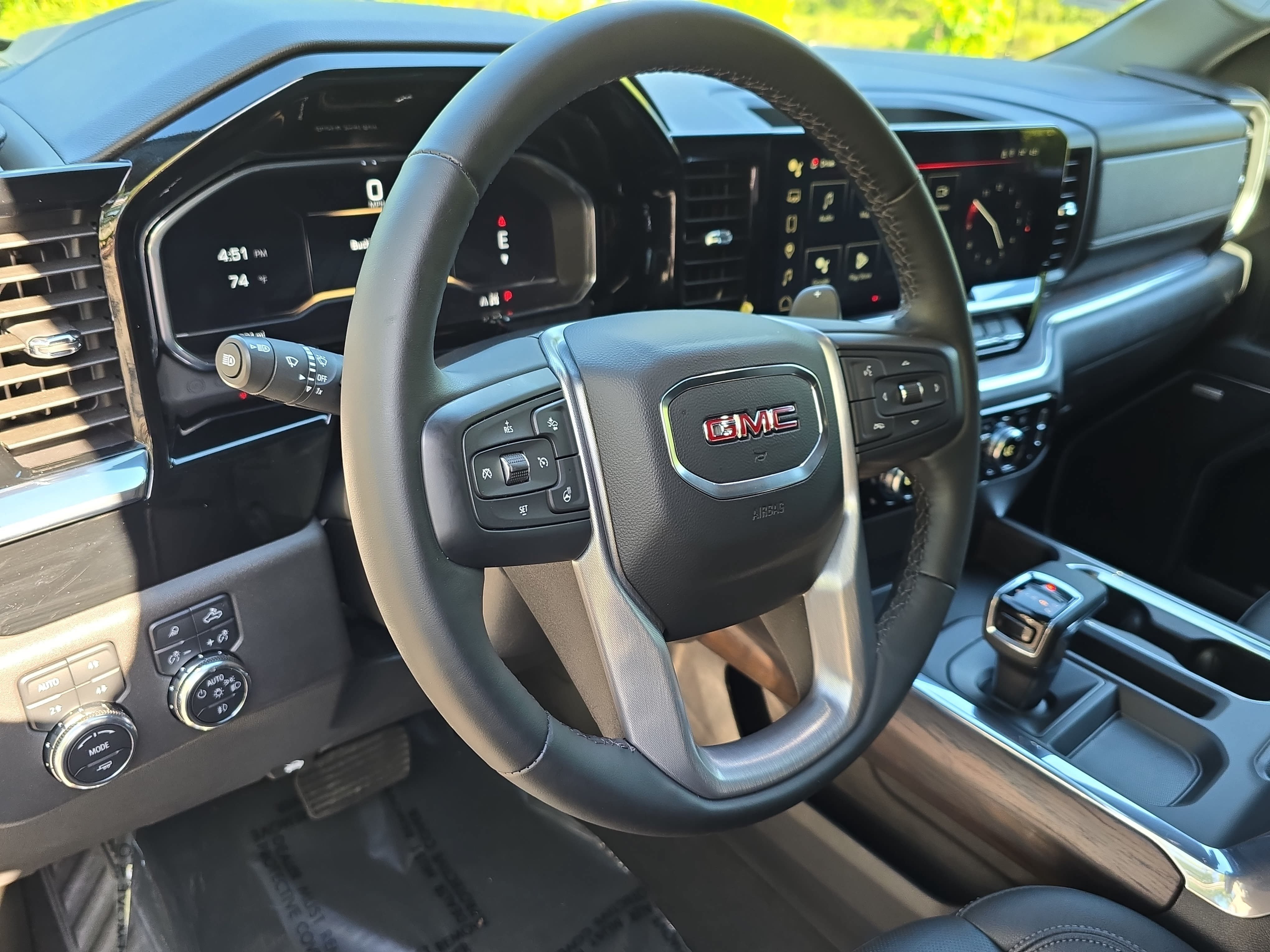 Used 2024 GMC Sierra 1500 SLT w/ SLT Premium Plus Package AWD/4WD image 15