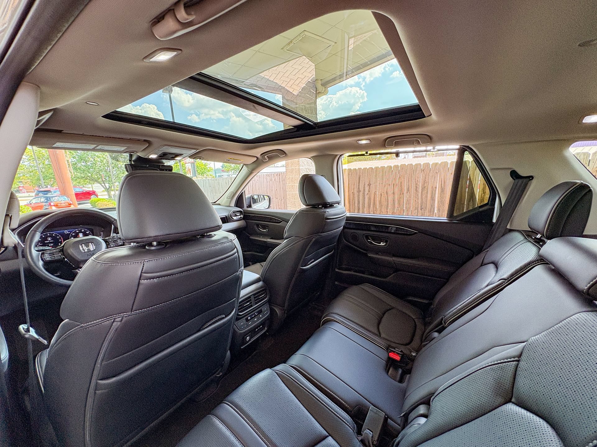 Used 2025 Honda Pilot Elite image 28
