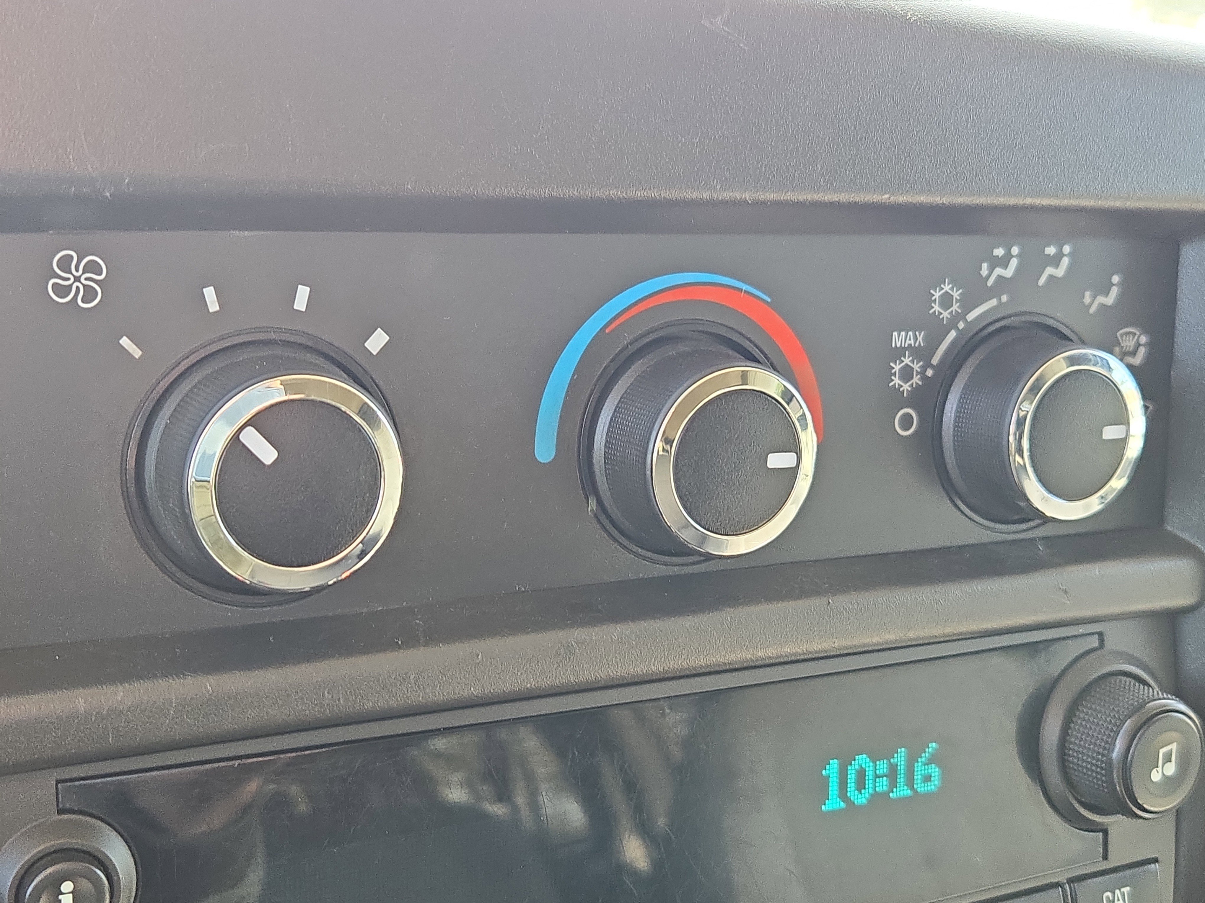 Used 2021 Chevrolet Express 3500 LT w/ LT Preferred Equipment Group RWD image 28