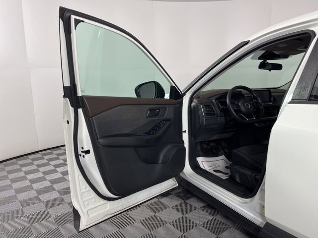 Used 2021 Nissan Rogue S image 16