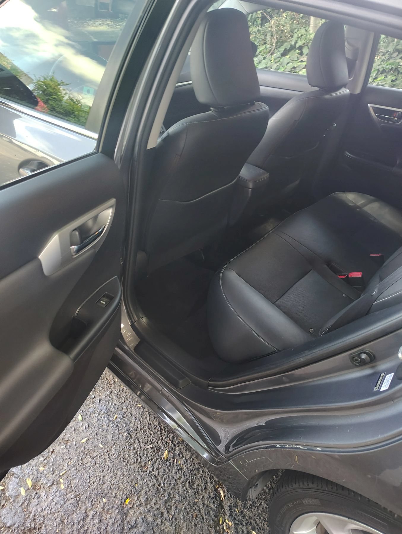Used 2012 Lexus CT 200h Premium w/ Leather Pkg FWD image 12