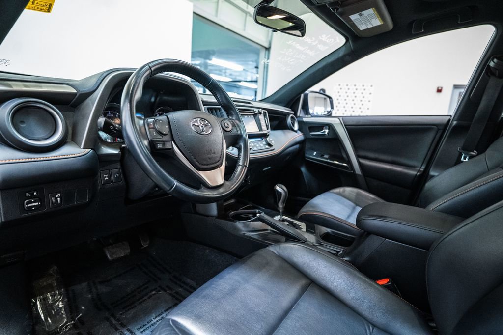 Used 2016 Toyota RAV4 SE image 4