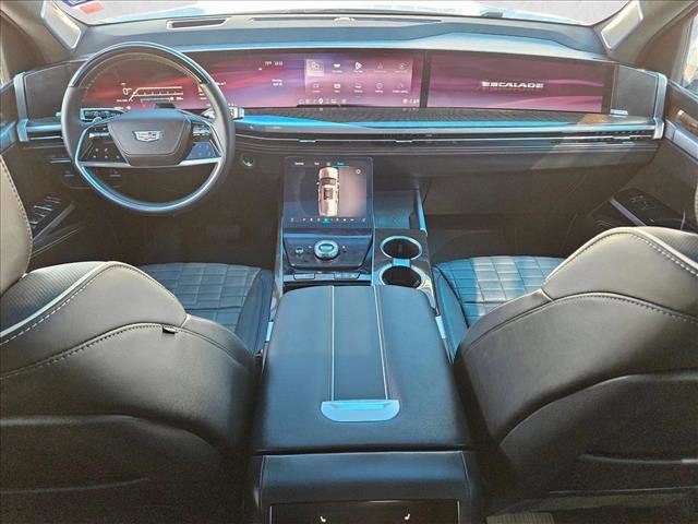 Used 2025 Cadillac Escalade Sport Platinum w/ LPO, Floor Liner Package AWD/4WD image 19