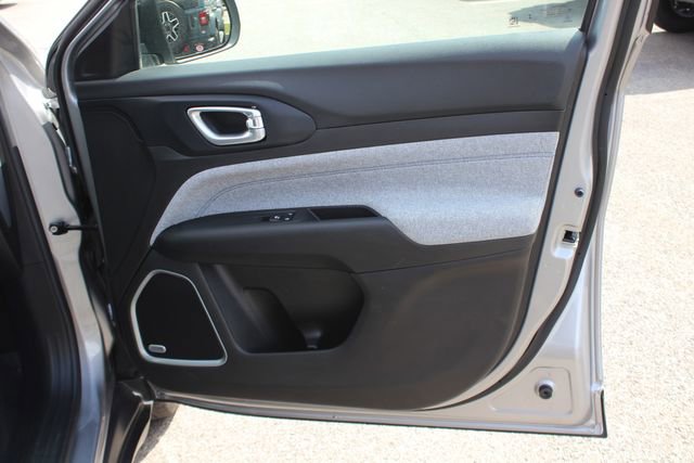 Used 2022 Jeep Compass Latitude w/ Sun and Sound Group image 34