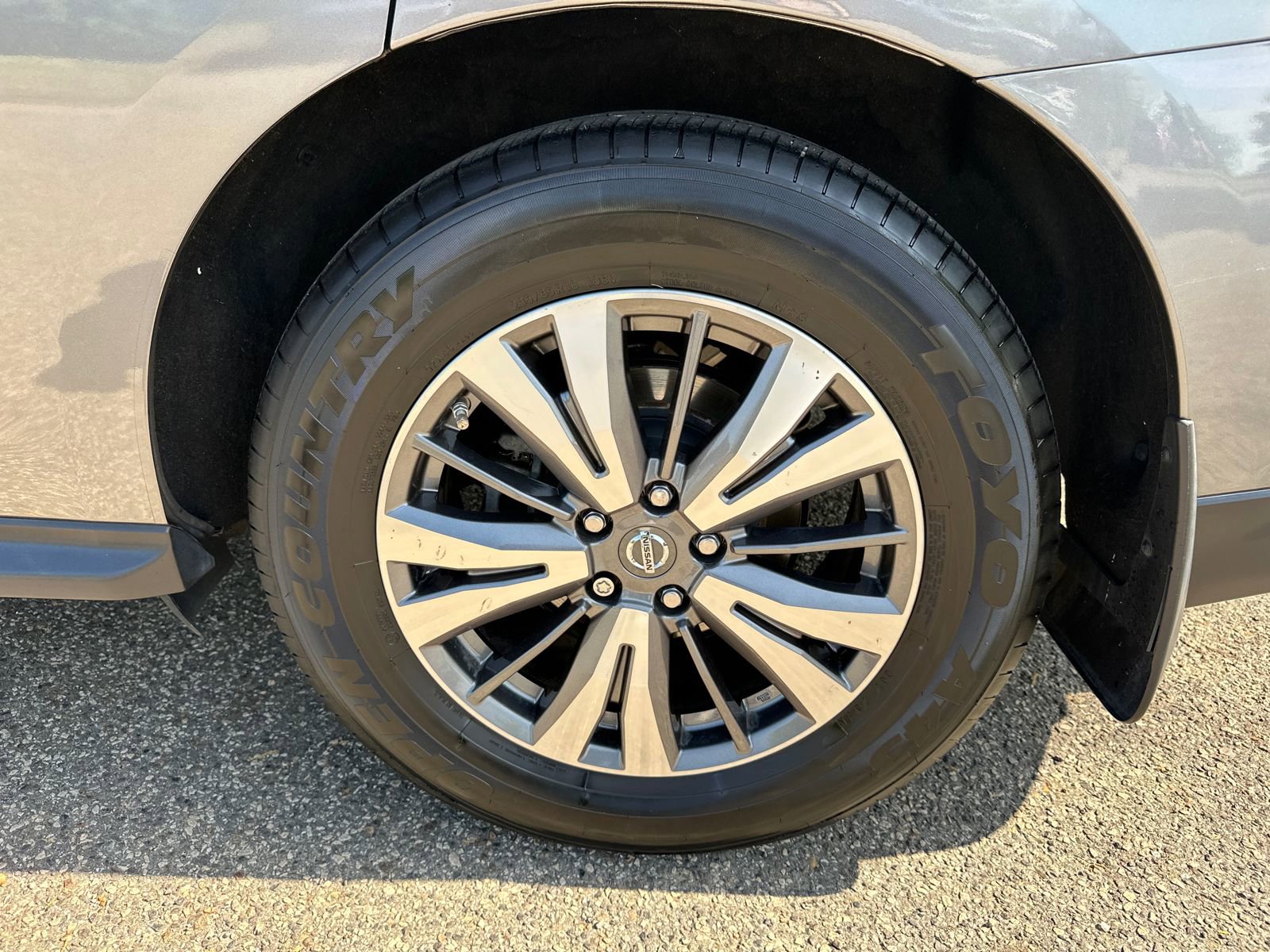 Used 2017 Nissan Pathfinder SV w/ SV Tech Package image 18