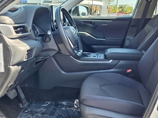 Used 2024 Toyota Highlander LE image 26