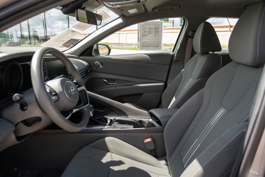 Used 2023 Hyundai Elantra SEL w/ Cargo Package FWD image 13