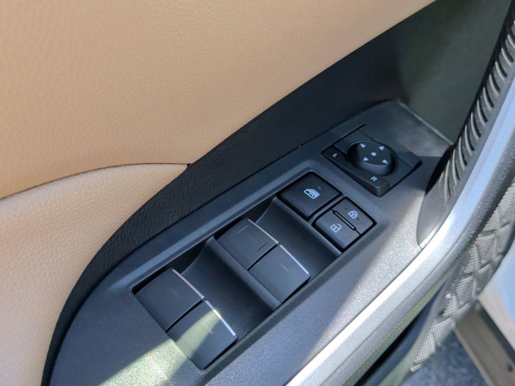 Used 2022 Toyota RAV4 XLE AWD/4WD image 10