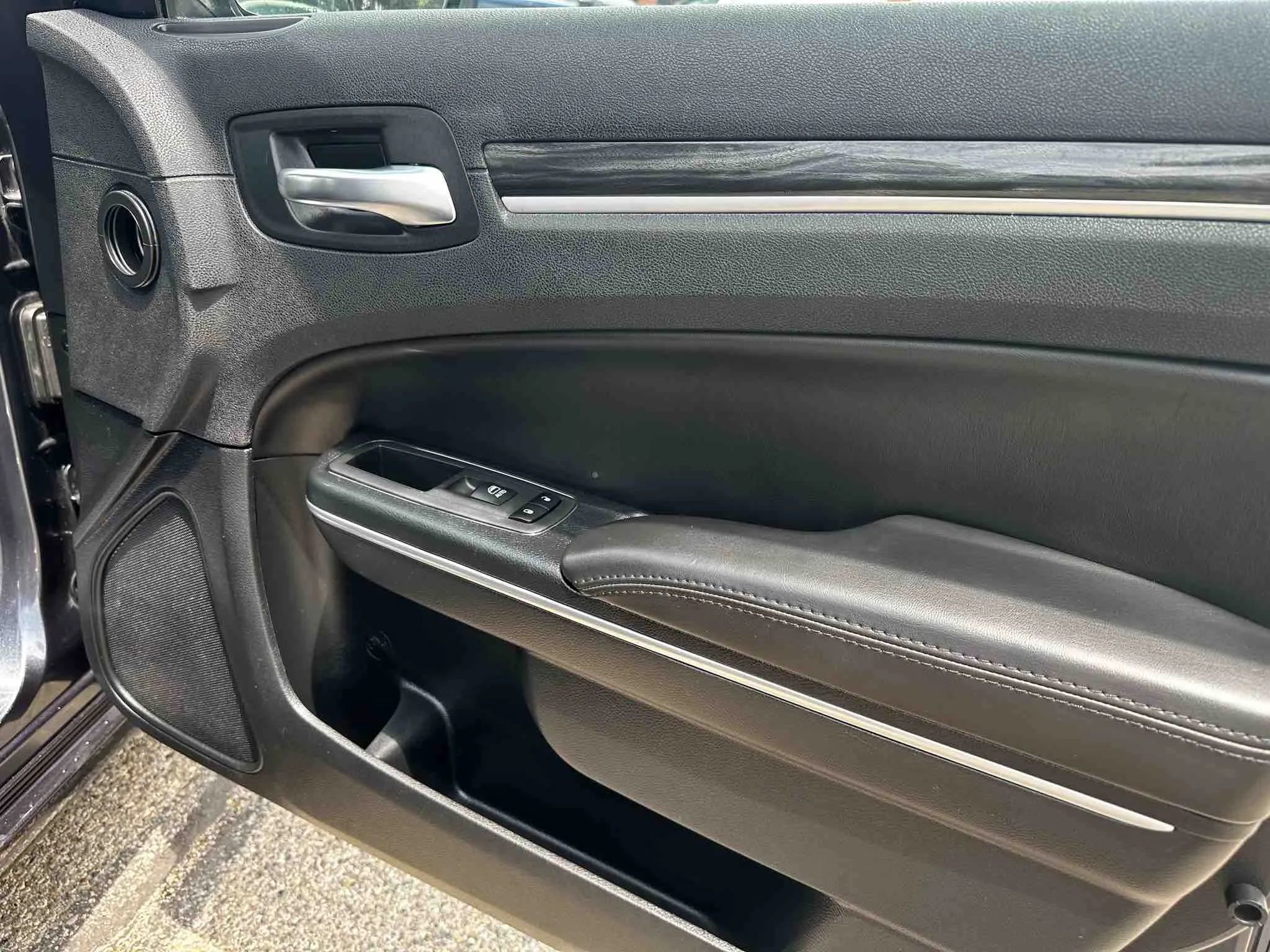 Used 2018 Chrysler 300 Touring w/ Driver Convenience Group image 50