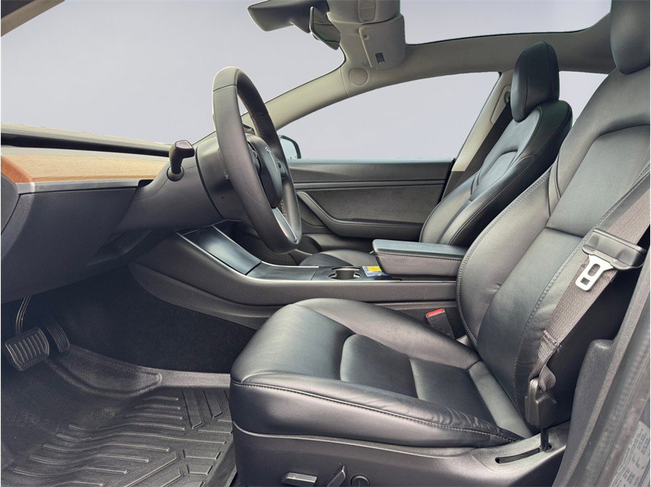 Used 2020 Tesla Model 3 Standard Range Plus RWD image 9