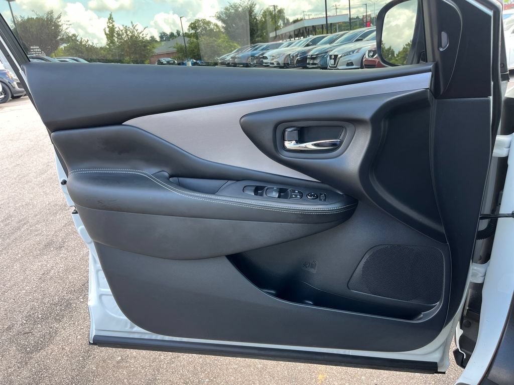 Used 2024 Nissan Murano SV w/ SV Midnight Edition Package FWD image 17